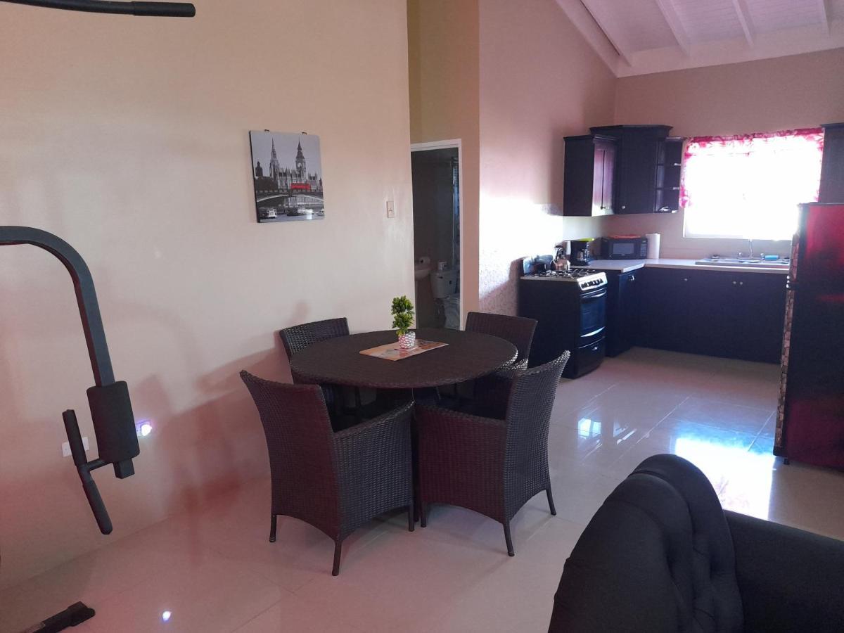 Loodik Vacation Home Brompton Manor Black River Eksteriør bilde